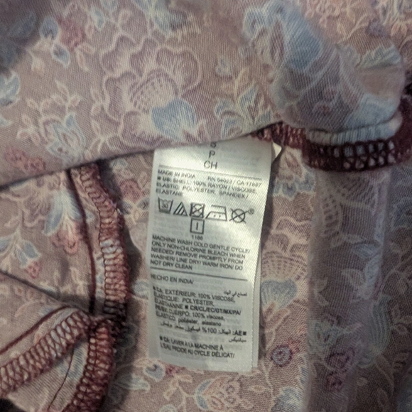 Old Navy Women Burgundy & Cornflower Blue Floral Smocked Bodice Longsleeve Dress - Picture 5 of 9